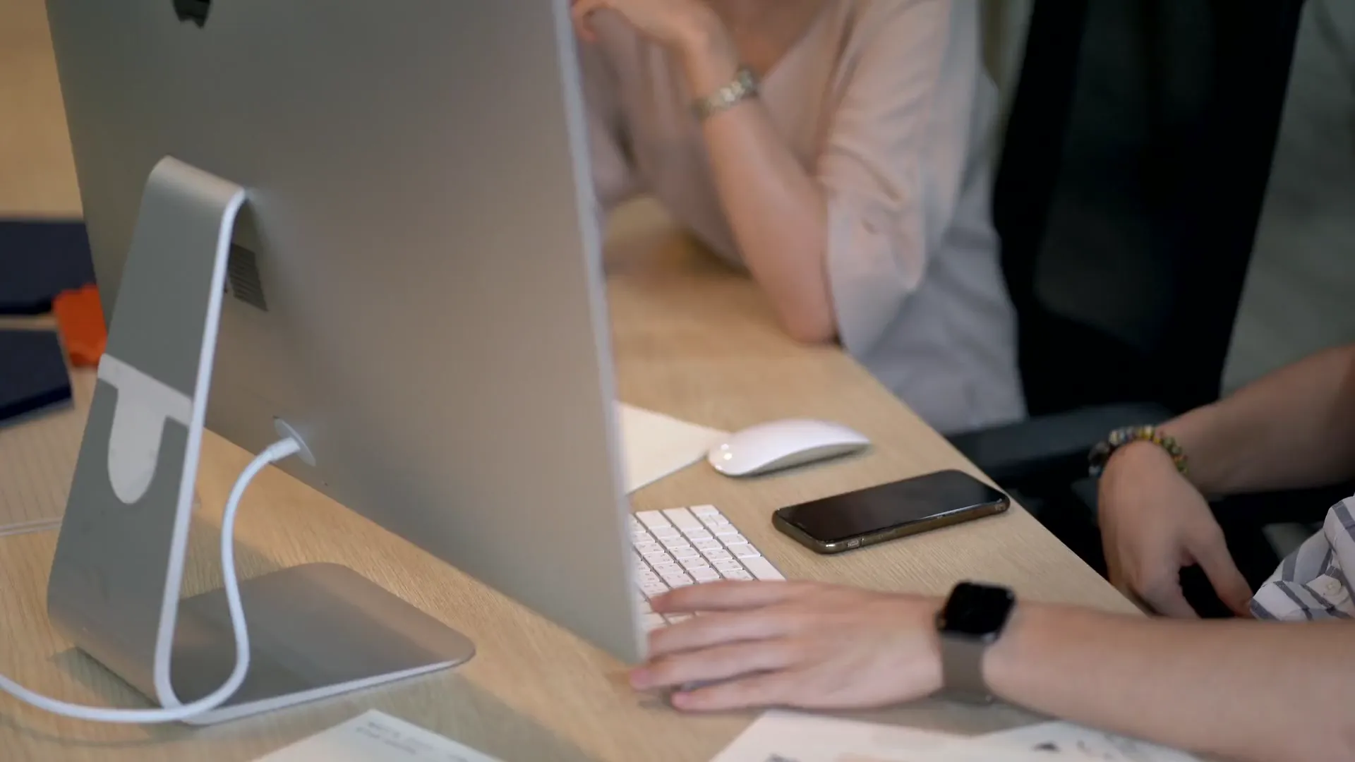 인텔리이펙트 AI 자동화 에이전시 히어로 배경